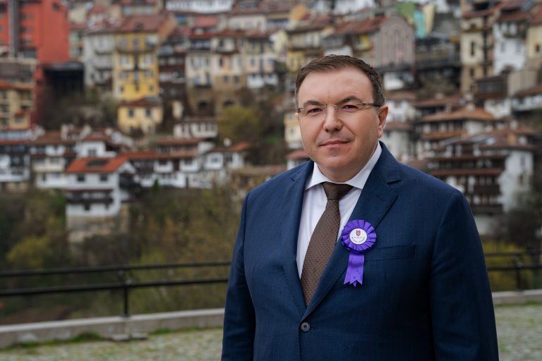 Горещи новини | Проф. д-р Костадин Ангелов: „Всеки проблем има решение – с правителство, на което делата да са много, а думите – малко“