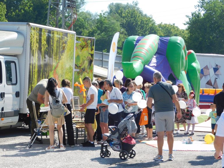 Горещи новини | Стотици великотърновци се забавляваха в Деня на отворените врати в „Кроношпан”