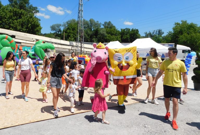 Стотици великотърновци се забавляваха в Деня на отворените врати в „Кроношпан”