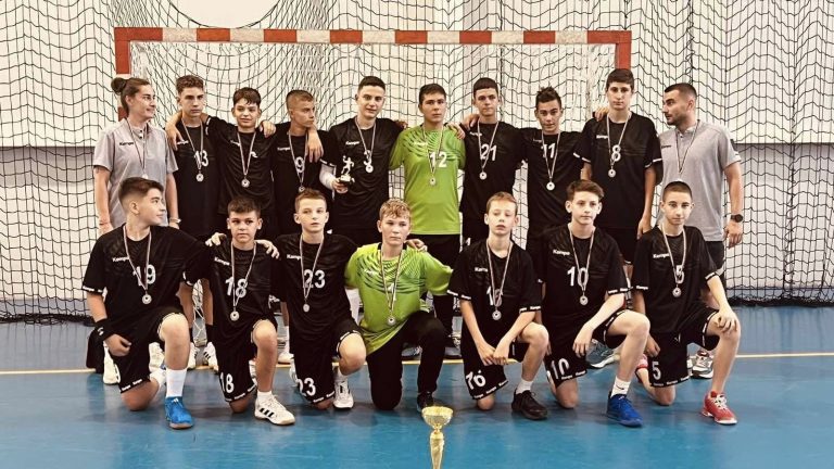 Спорт | Момчетата до 14 г. на „Етър-64“ с вицешампионската титла