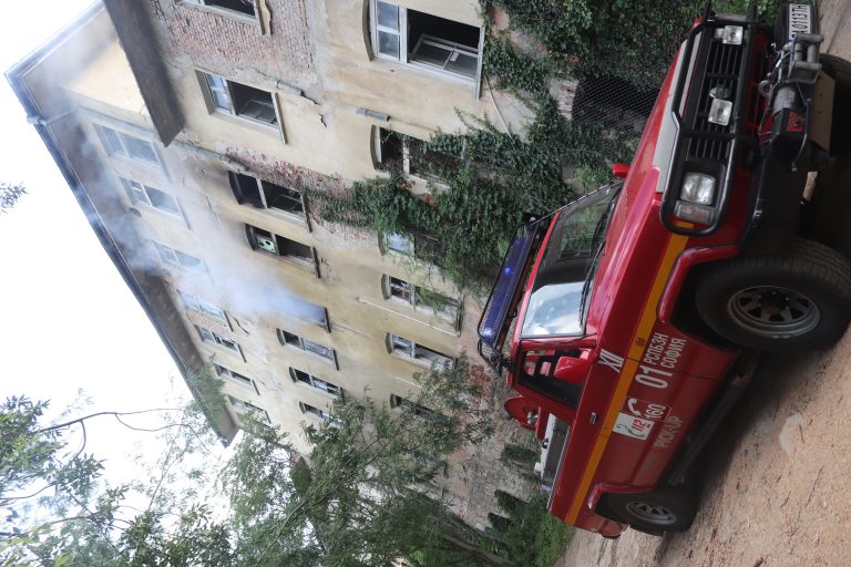 Запали се една от сградите в Старото военно училище