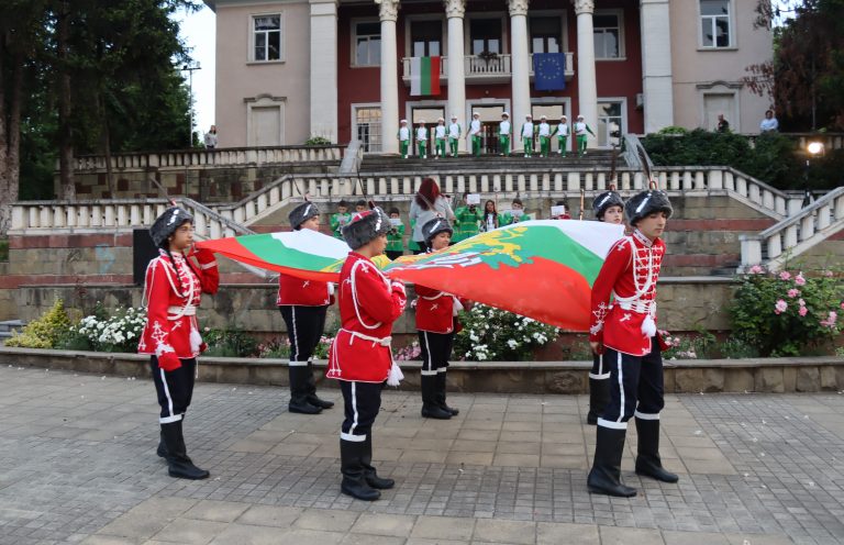 Лясковчани отдадоха почит на Ботев и героите със заря-проверка