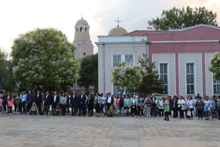 Лясковчани отдадоха почит на Ботев и героите със заря-проверка