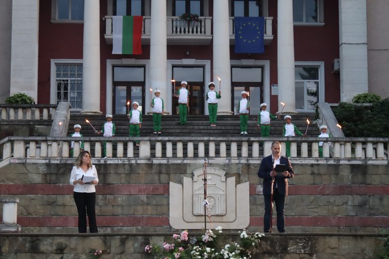 Лясковчани отдадоха почит на Ботев и героите със заря-проверка