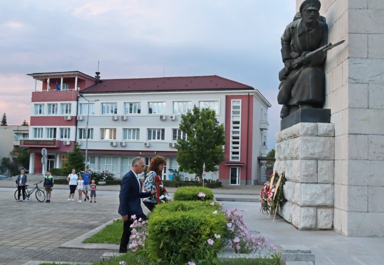 Лясковчани отдадоха почит на Ботев и героите със заря-проверка