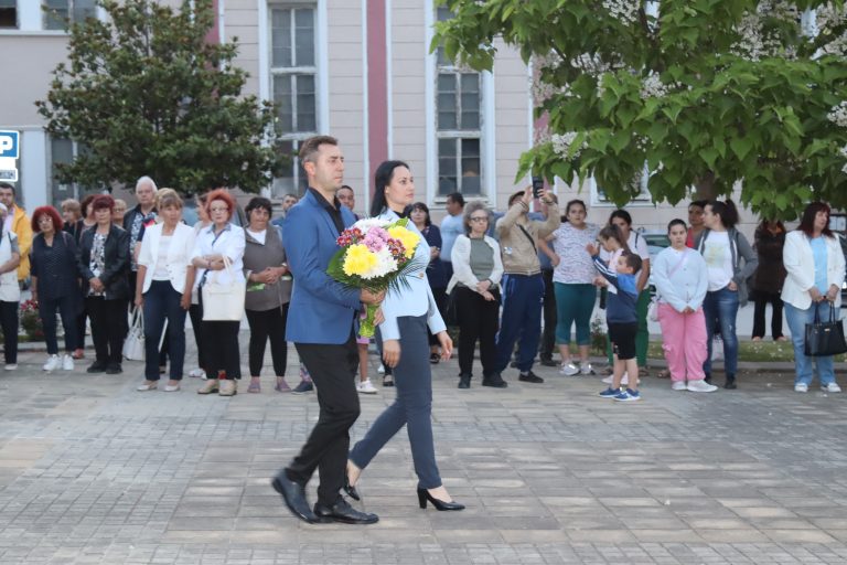 Лясковчани отдадоха почит на Ботев и героите със заря-проверка