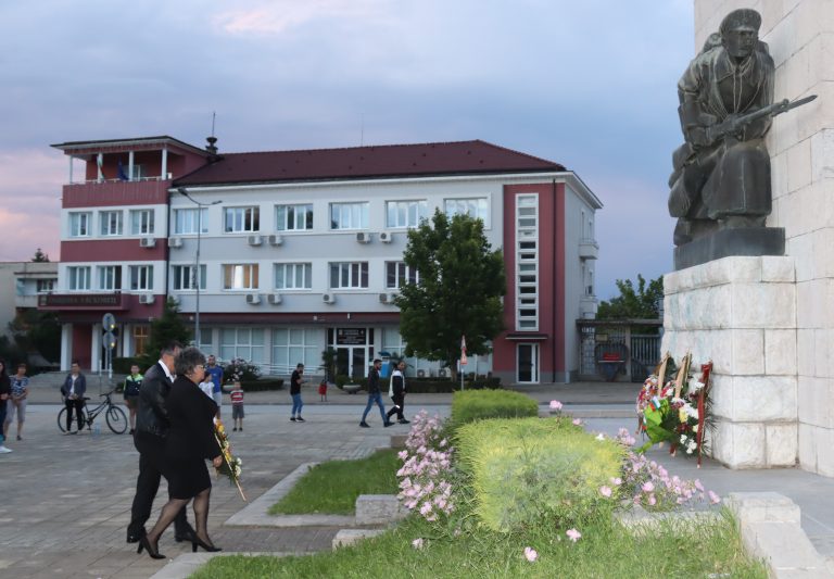 Лясковчани отдадоха почит на Ботев и героите със заря-проверка