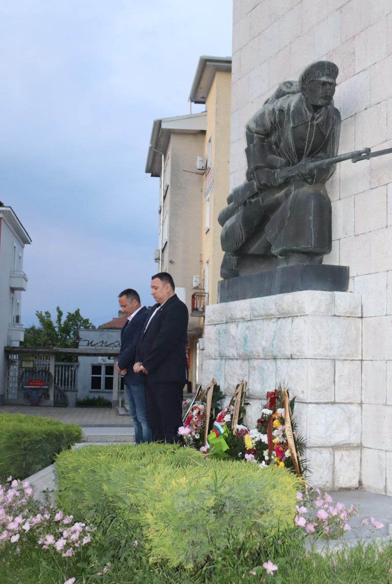 Лясковчани отдадоха почит на Ботев и героите със заря-проверка