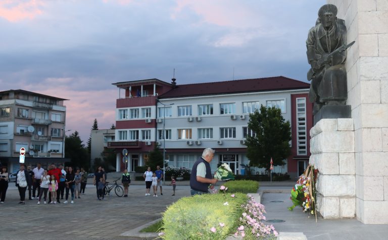 Лясковчани отдадоха почит на Ботев и героите със заря-проверка