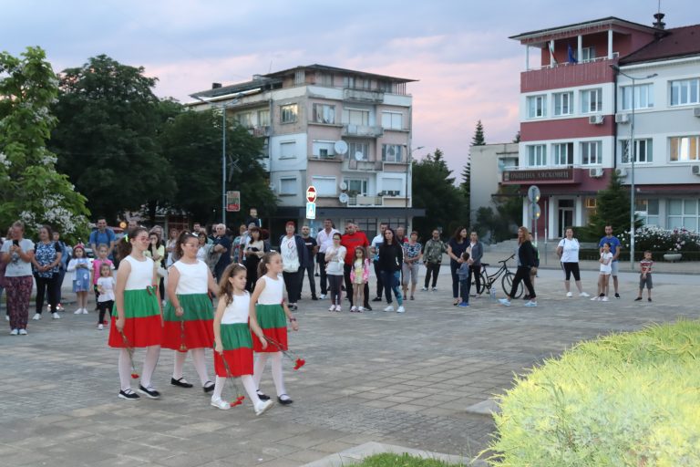 Лясковчани отдадоха почит на Ботев и героите със заря-проверка