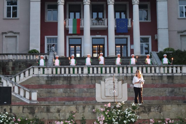 Лясковчани отдадоха почит на Ботев и героите със заря-проверка