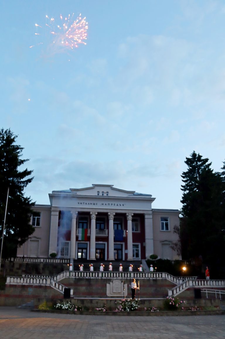 Лясковчани отдадоха почит на Ботев и героите със заря-проверка