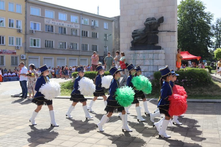 В Лясковец Фестивал „Красотата на душата“ показа творчеството на майсторката на народни носии и сценични облекла Анелия Тахрилова