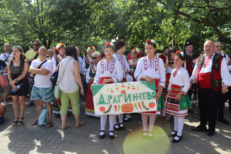 В Лясковец Фестивал „Красотата на душата“ показа творчеството на майсторката на народни носии и сценични облекла Анелия Тахрилова