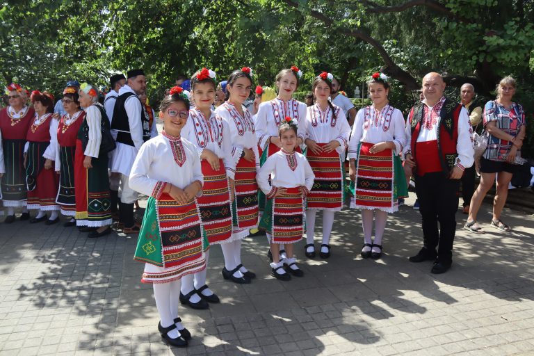 В Лясковец Фестивал „Красотата на душата“ показа творчеството на майсторката на народни носии и сценични облекла Анелия Тахрилова