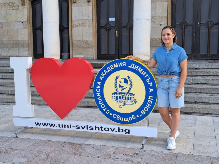 Общество | Златното момиче на българското карате Ивет Горанова завърши с отличен успех Свищовската академия