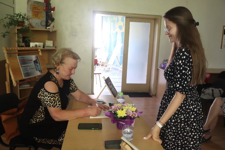 Криминалният репортер Нели Сукова издаде книгата „Скандални досиета“