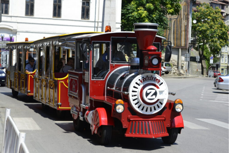 Горещи новини | Туристическото влакче  във В. Търново тръгва