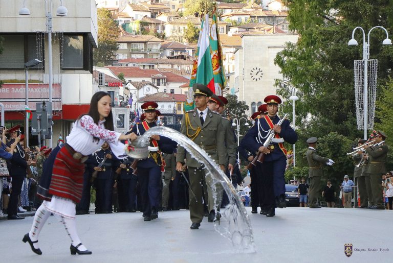 218 лейтенанти и сержанти получиха пагоните си пред министъра на отбраната