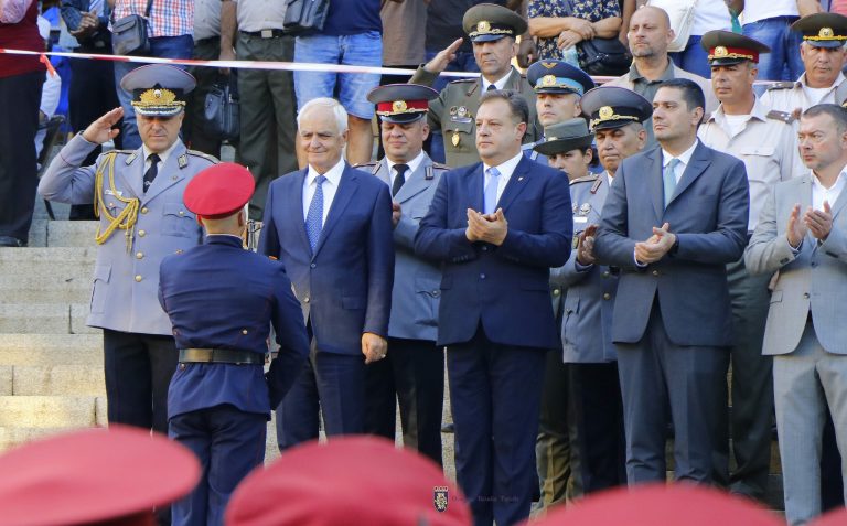 218 лейтенанти и сержанти получиха пагоните си пред министъра на отбраната