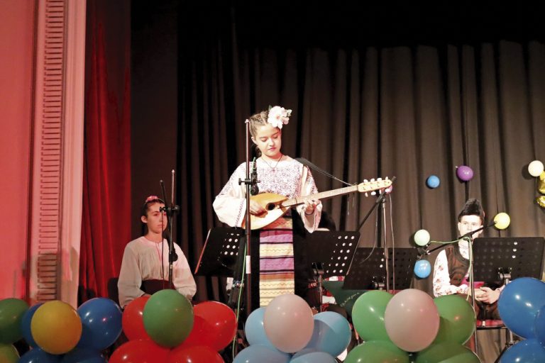 Школата за народни инструменти “Потомци”  отпразнува пет години от създаването си