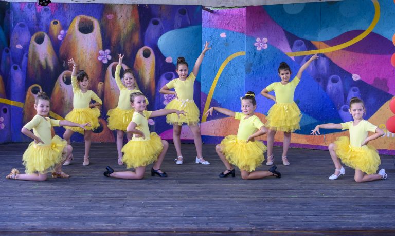 Горещи новини | Фестивалът UN BESO FIESTA събра стотици