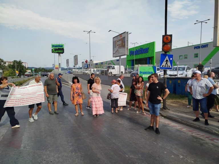 Хората от Караисен излязоха  на протест заради безводието