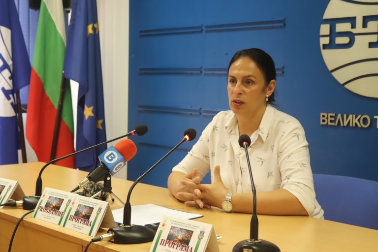 Горещи новини | Полицай и акордеонист идват на летен семинар във ВТУ