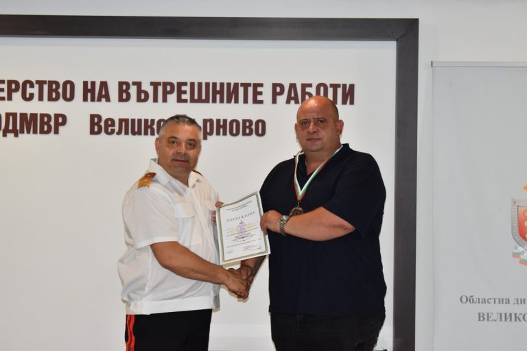 Над 200 служители на ОДМВР – В. Търново, с награди за празника на МВР