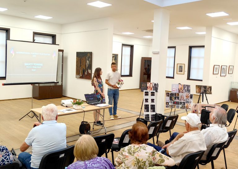 Горещи новини | Международният фестивал на портретния филм гостува в Елена