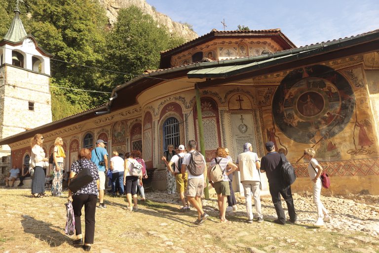 Сготвиха 100 кг шаран за празника на Преображенския манастир