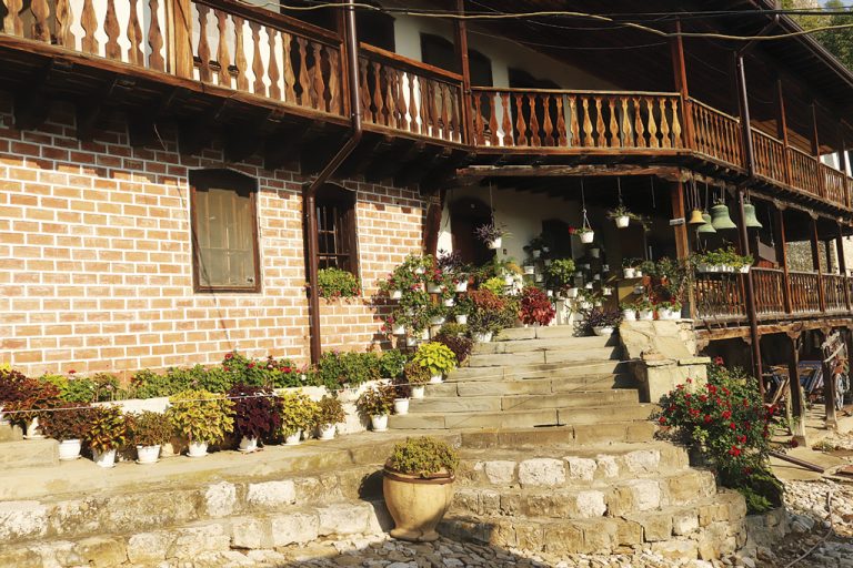 Сготвиха 100 кг шаран за празника на Преображенския манастир