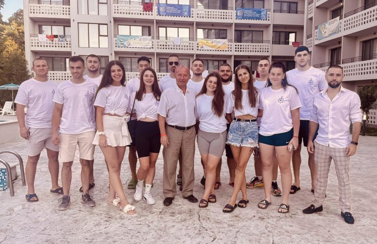 Общество | Търновски студенти участват в „Летен университет“