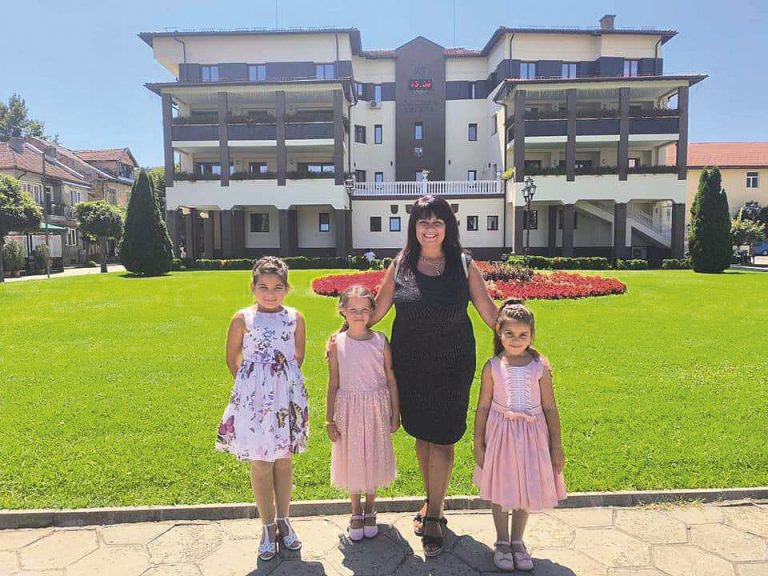 Общество | Успешно лято за пианистите на педагога Петя Василева