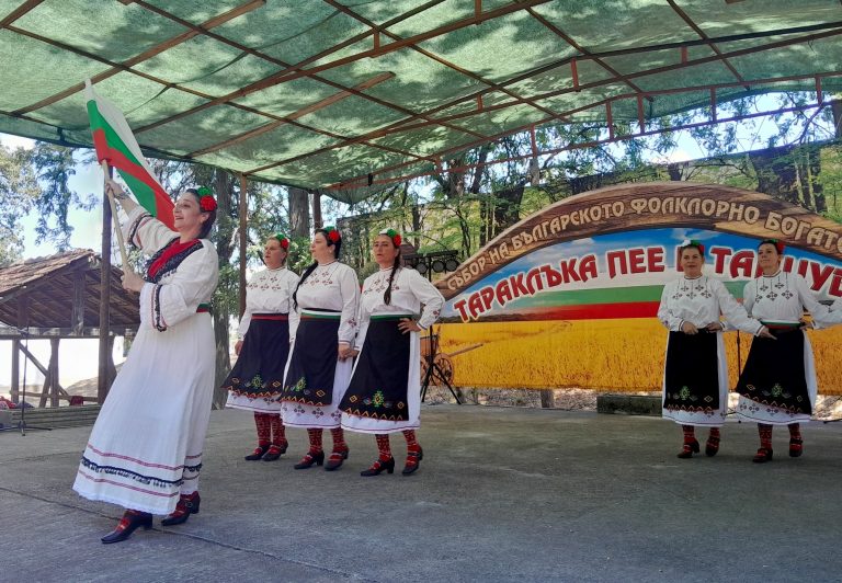 Много отличия спечелиха самодейците от Лясковска община от престижни летни фестивали