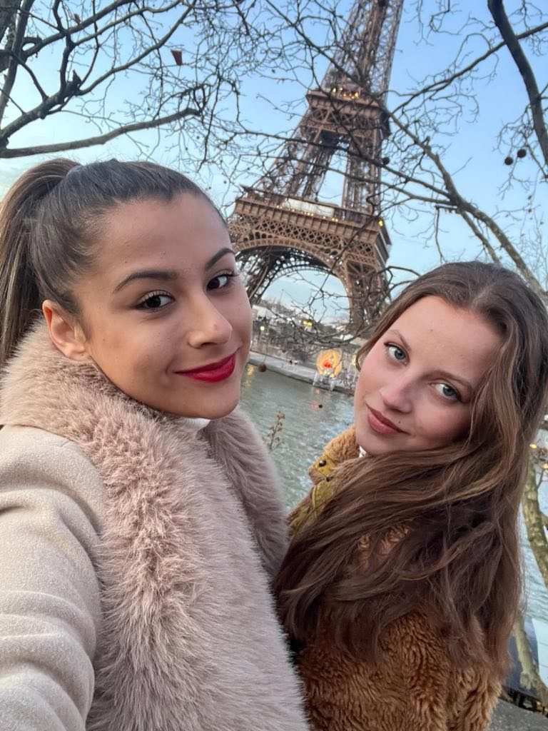 Две приятелки от Езиковата гимназия сбъдват мечтите си във Франция и Испания