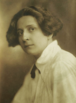 Общество | Търновката Виктория Винарова  проектира Столична библиотека