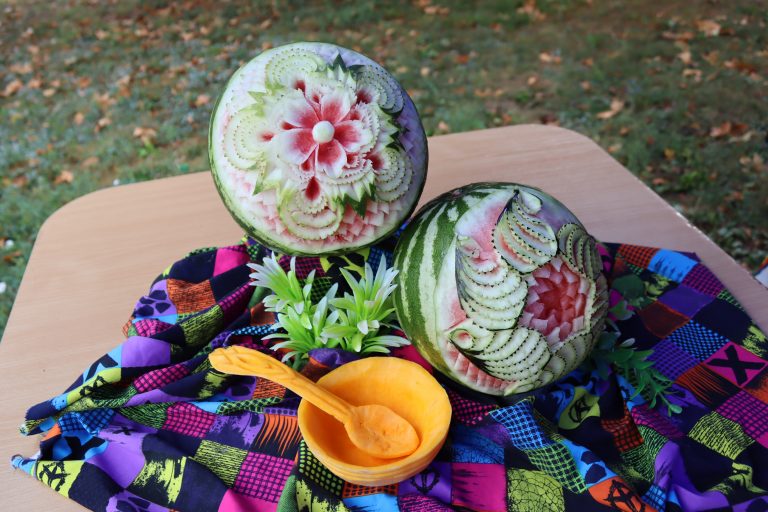 Джулюнският фестивал „Пъстра трапеза“ отново показа български фолклор, автентични гозби, домашна лютеница и карвинг-изкуство