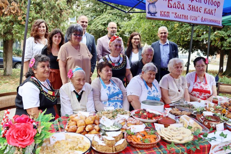 Джулюнският фестивал „Пъстра трапеза“ отново показа български фолклор, автентични гозби, домашна лютеница и карвинг-изкуство
