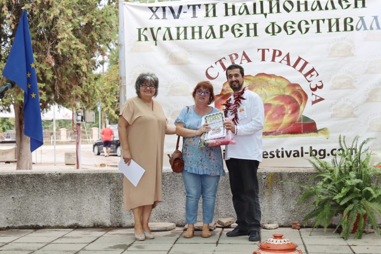 Джулюнският фестивал „Пъстра трапеза“ отново показа български фолклор, автентични гозби, домашна лютеница и карвинг-изкуство