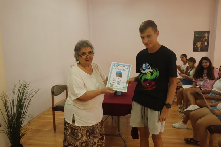 Деца бяха помощник библиотекари през лятото