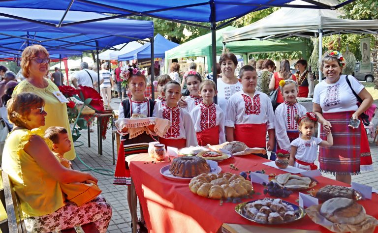 Кулинарно-фолклорният фестивал „Пъстра трапеза на гости в село Джулюница“ ще се проведе за четиринадесети път