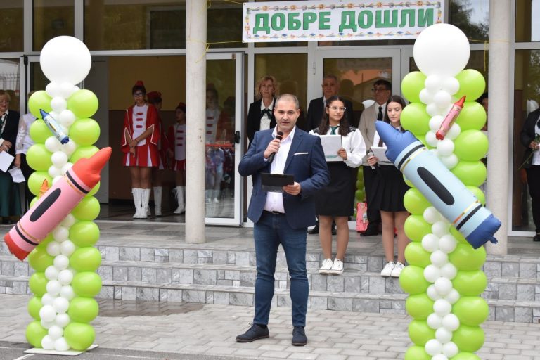 На 16 септември първият звънец удари в училищата на община Лясковец, в детските градини също посрещнаха новата година тържествено