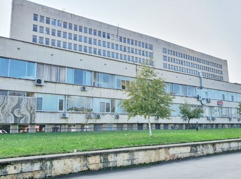 Общество | С 400 000 лв ремонтират покрива на общинската болница в Свищов