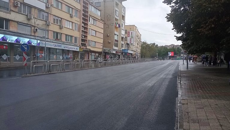 Горещи новини | Изцяло преасфалтираха участъка пред Съдебна палата
