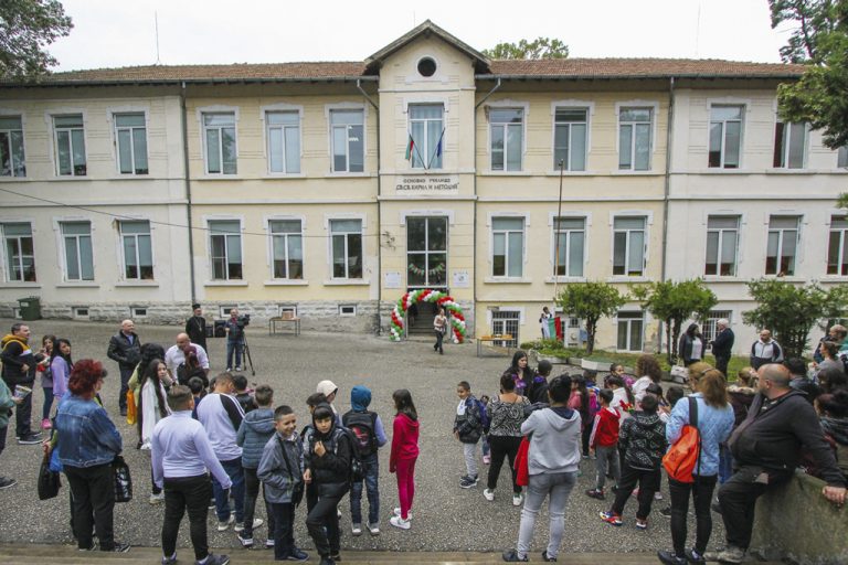 Училището в Поликраище  стана на 200 години