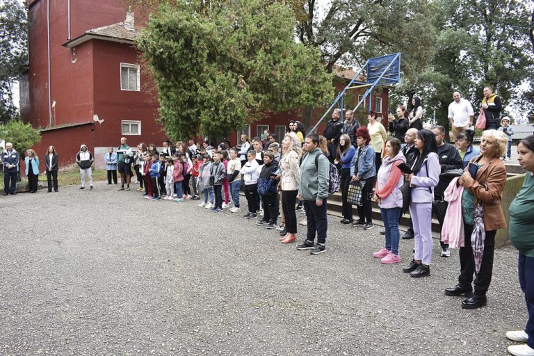 Училището в Поликраище  стана на 200 години