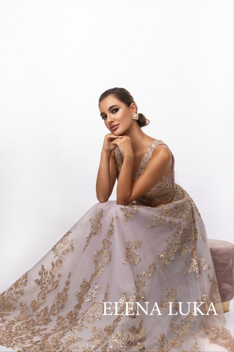 Моделът Ева Живковска с дебют в операта  „Сватбата на Фигаро“ на великотърновския театър