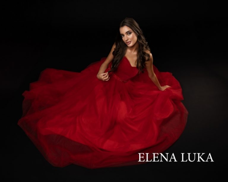 Моделът Ева Живковска с дебют в операта  „Сватбата на Фигаро“ на великотърновския театър