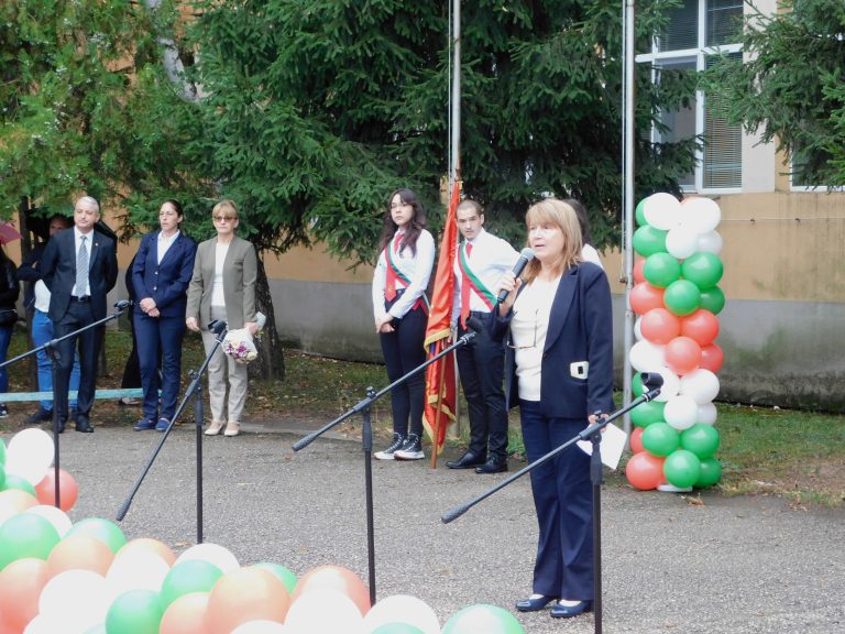 Общество | Даниел Панов уважи откриването на учебната година в СУ „Емилиян Станев“